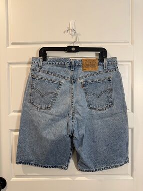 Levi's 550 Relaxed Fit iconic orange tab
Size 36